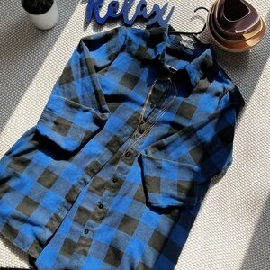 Long sleeve flannel, button down and super comfortable.